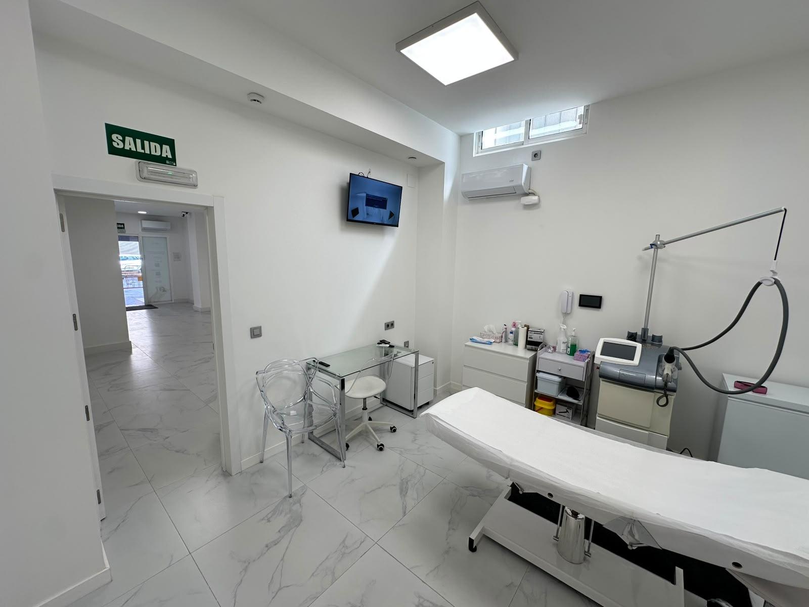 Commercial property in Valencia, Spain 68 sq.m. No. 196681