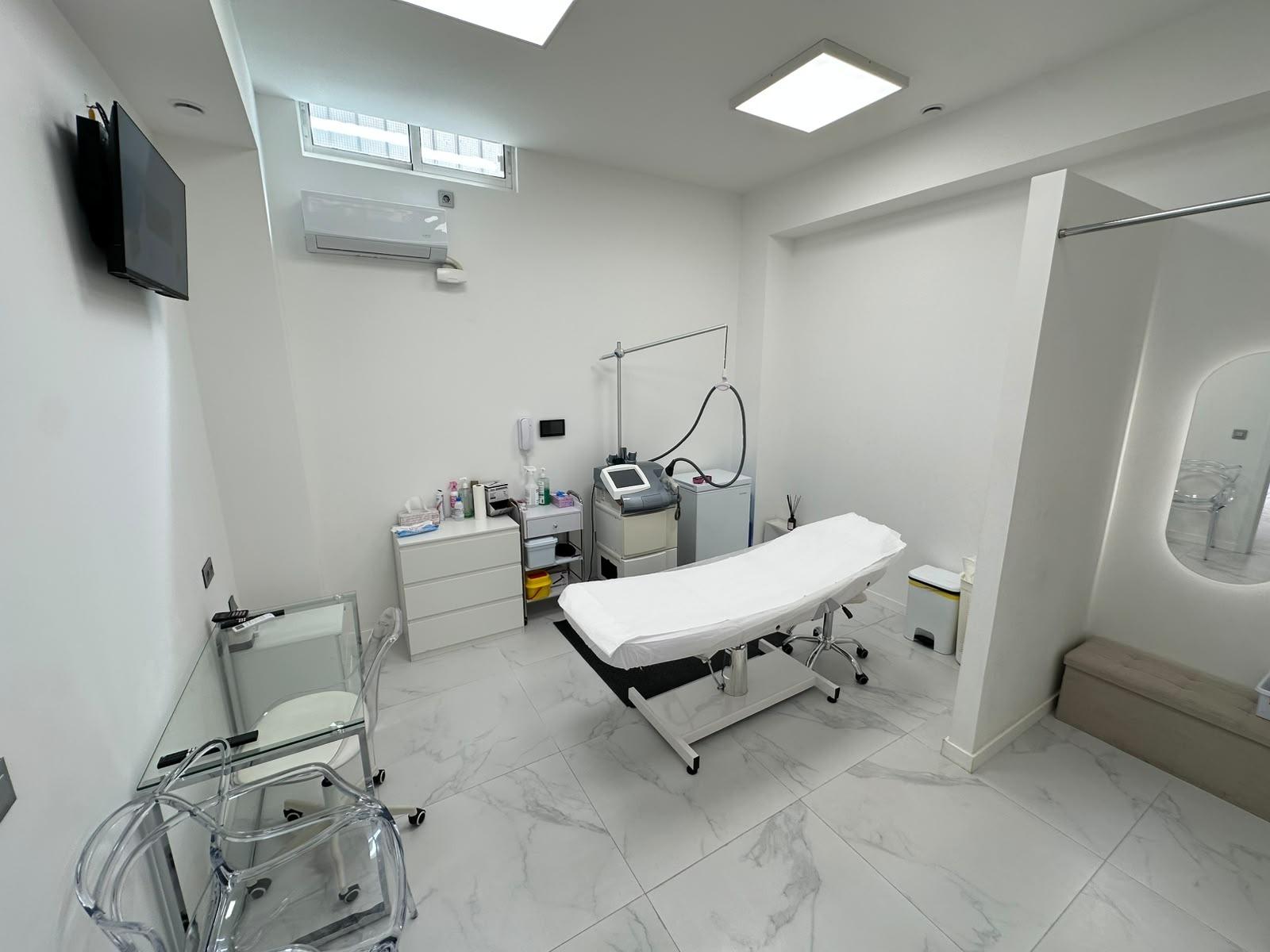 Commercial property in Valencia, Spain 68 sq.m. No. 196681