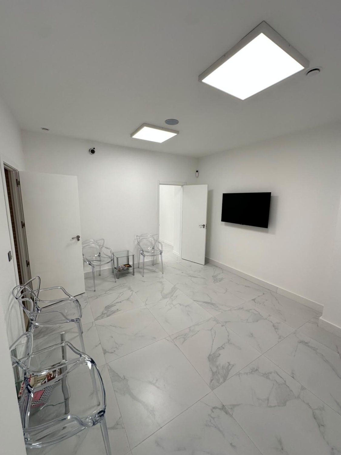 Commercial property in Valencia, Spain 68 sq.m. No. 196681