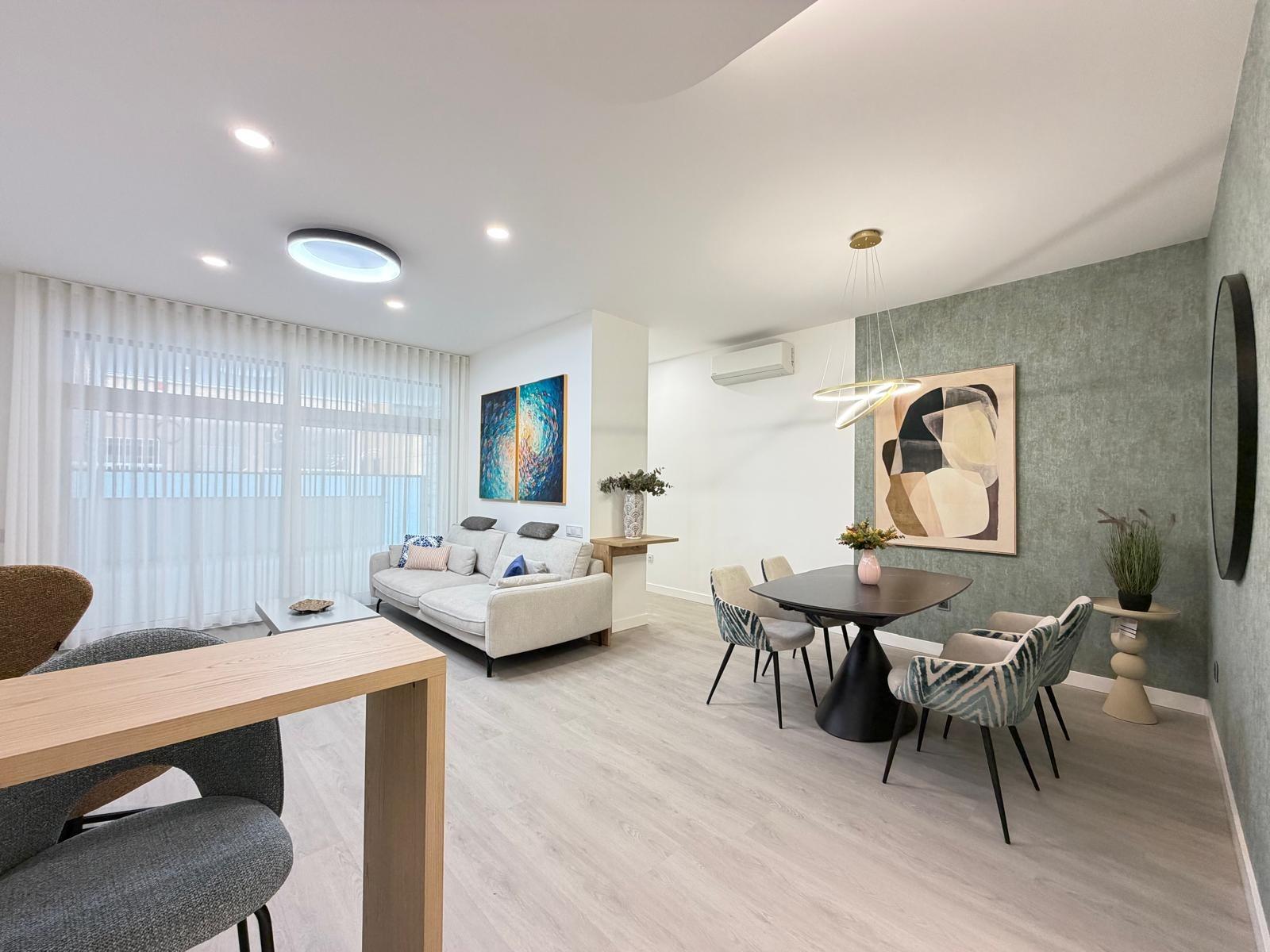 Apartamento en Torrevieja, Alicante, España 2 dormitorios, 123 m2 No. 196680
