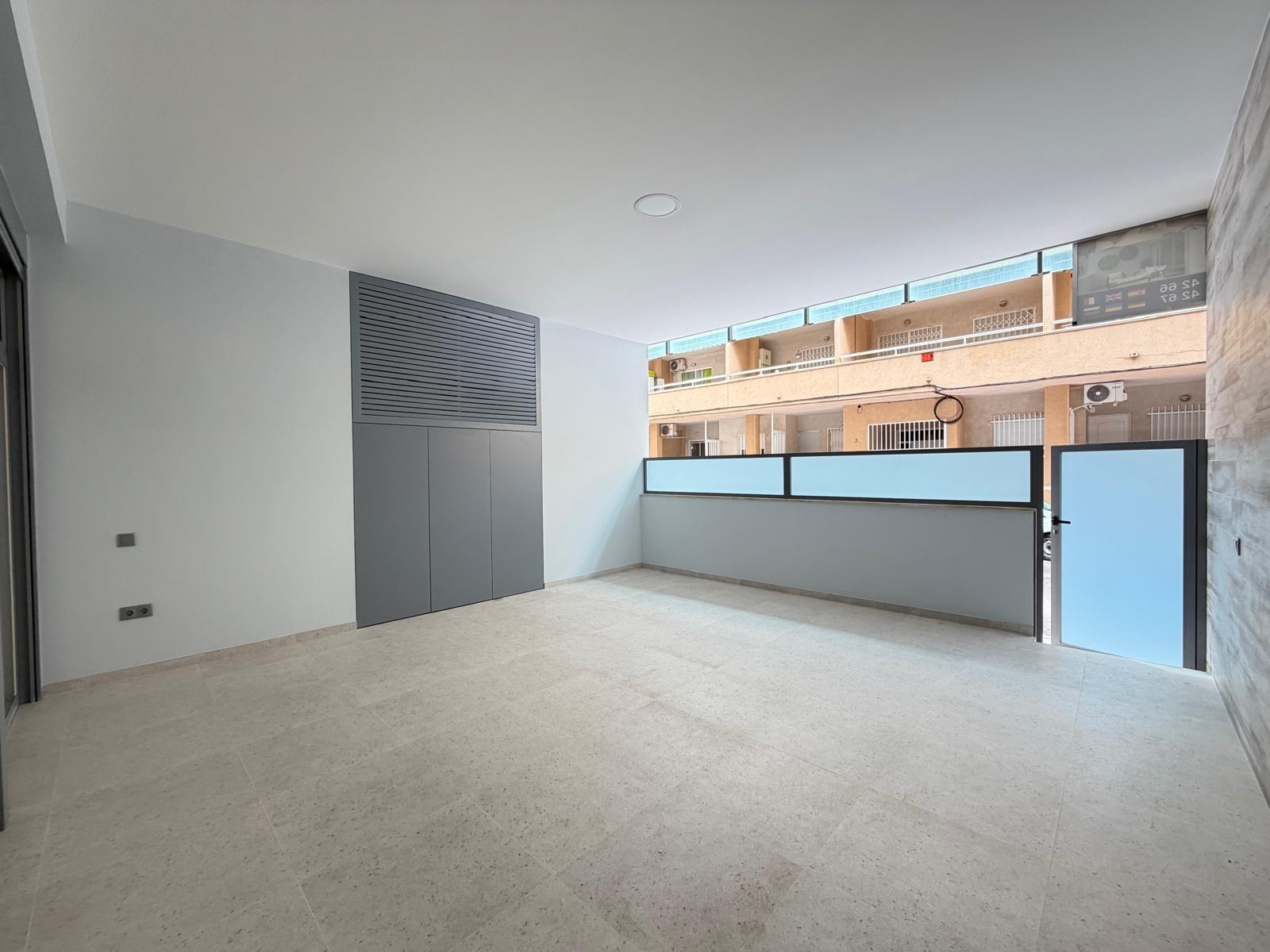Apartamento en Torrevieja, Alicante, España 2 dormitorios, 123 m2 No. 196680