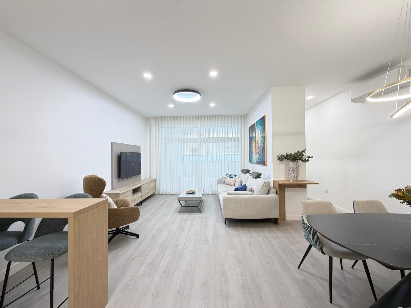 Apartamento en Torrevieja, Alicante, España 2 dormitorios, 123 m2 No. 196680