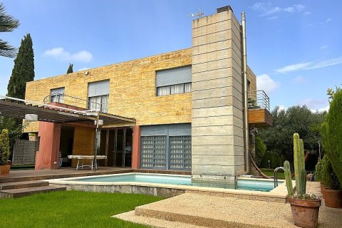 Villa in Dehesa De Campoamor, Alicante, Spain 4 bedrooms, 413 sq.m. No. 103470