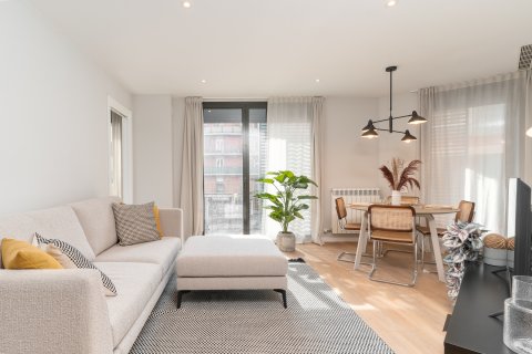 Apartamento en Barcelona, España 4 dormitorios,  No. 141278