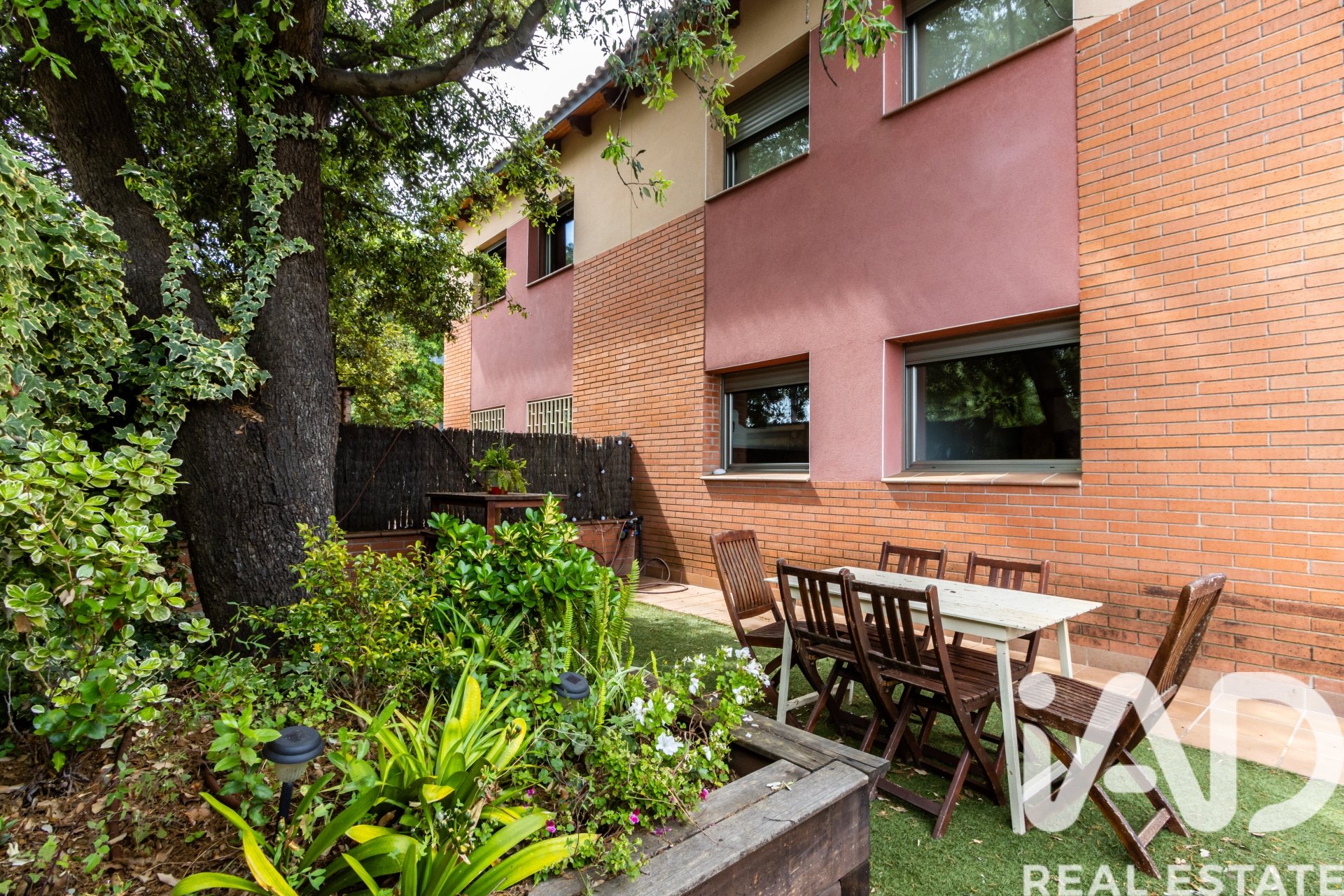 Radhus i Sant Cugat Del Valles, Barcelona, Spanien 4 sovrum, 274 kvm. Nr. 172405