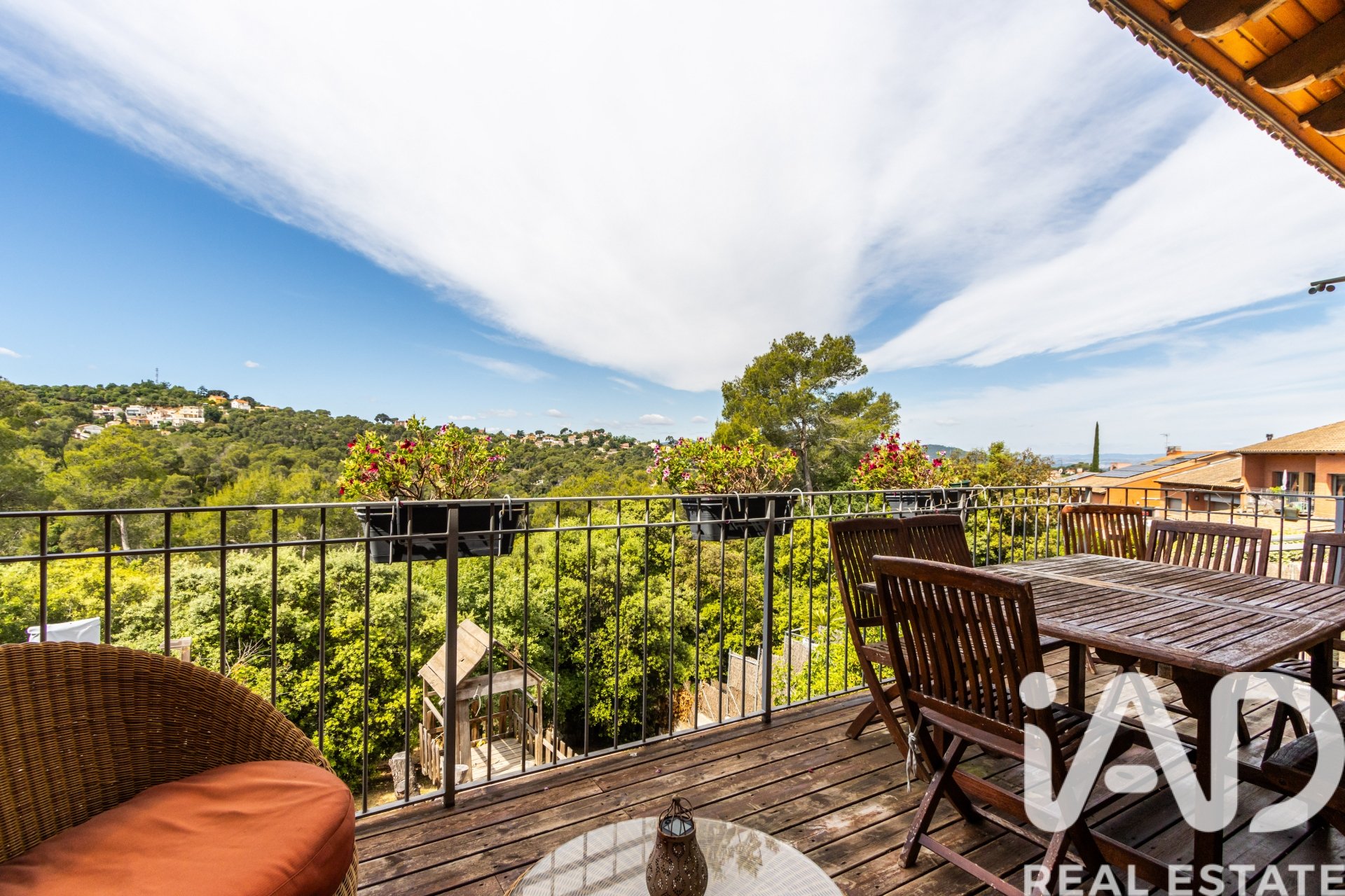 Radhus i Sant Cugat Del Valles, Barcelona, Spanien 4 sovrum, 274 kvm. Nr. 172405