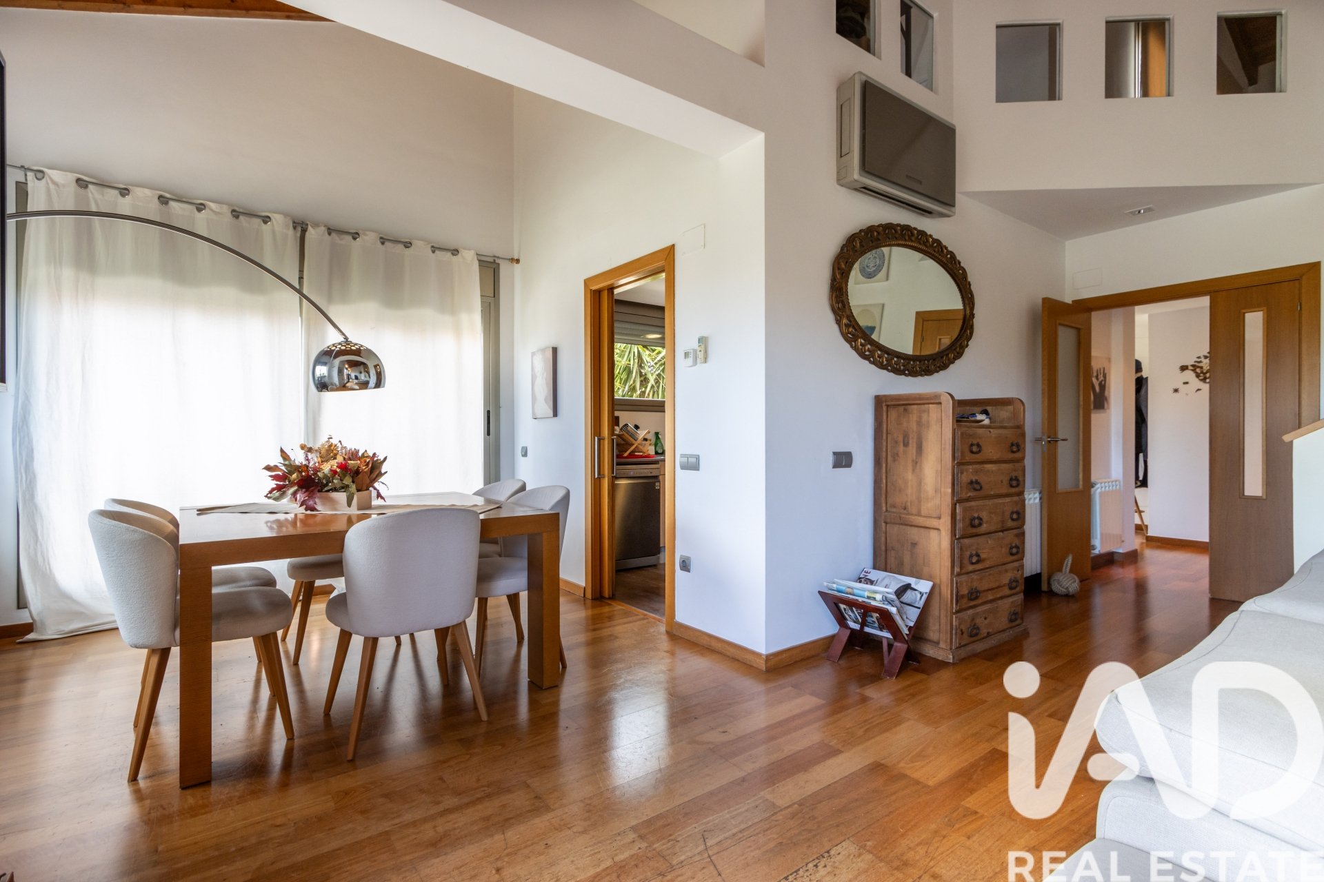 Radhus i Sant Cugat Del Valles, Barcelona, Spanien 4 sovrum, 274 kvm. Nr. 172405