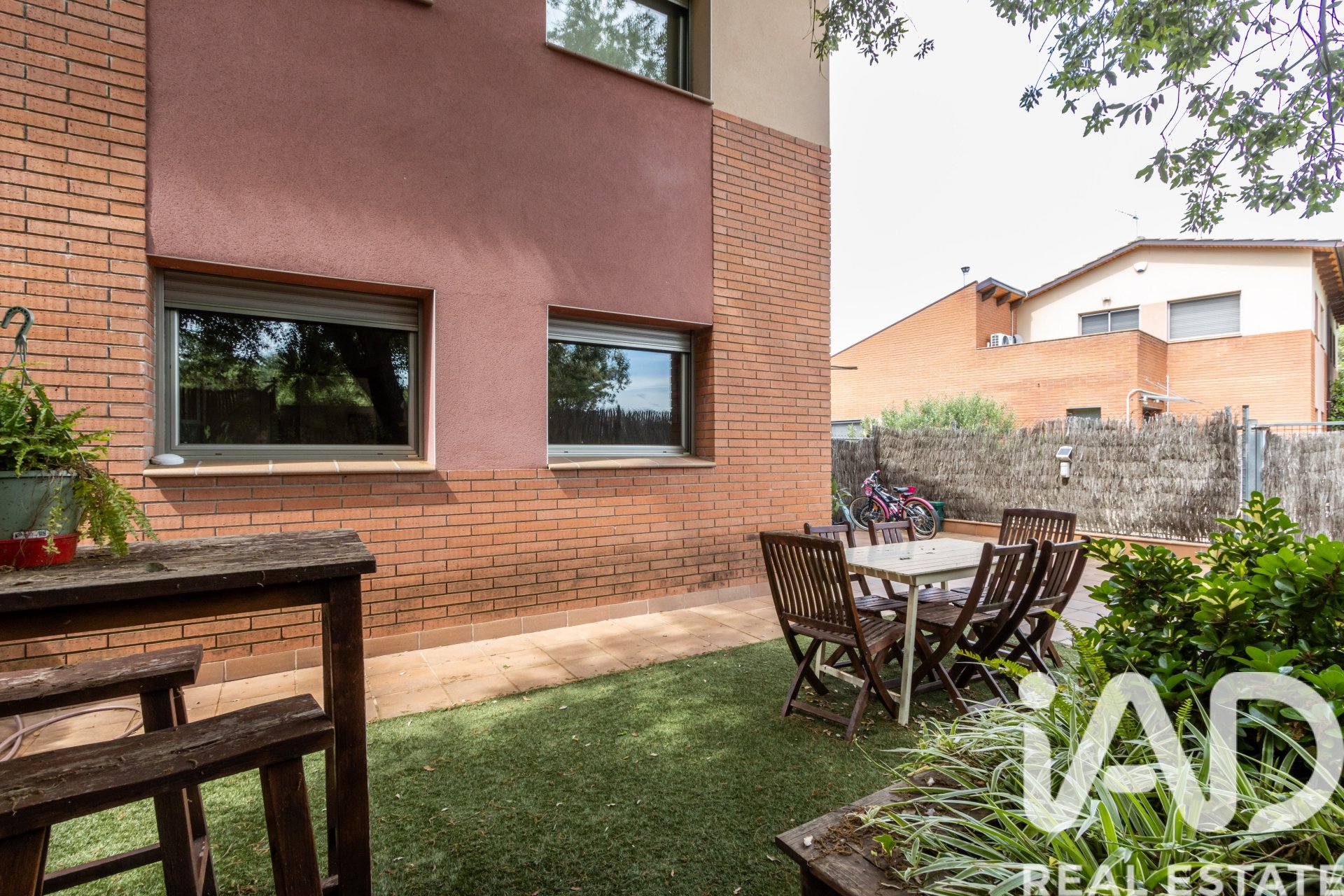 Radhus i Sant Cugat Del Valles, Barcelona, Spanien 4 sovrum, 274 kvm. Nr. 172405