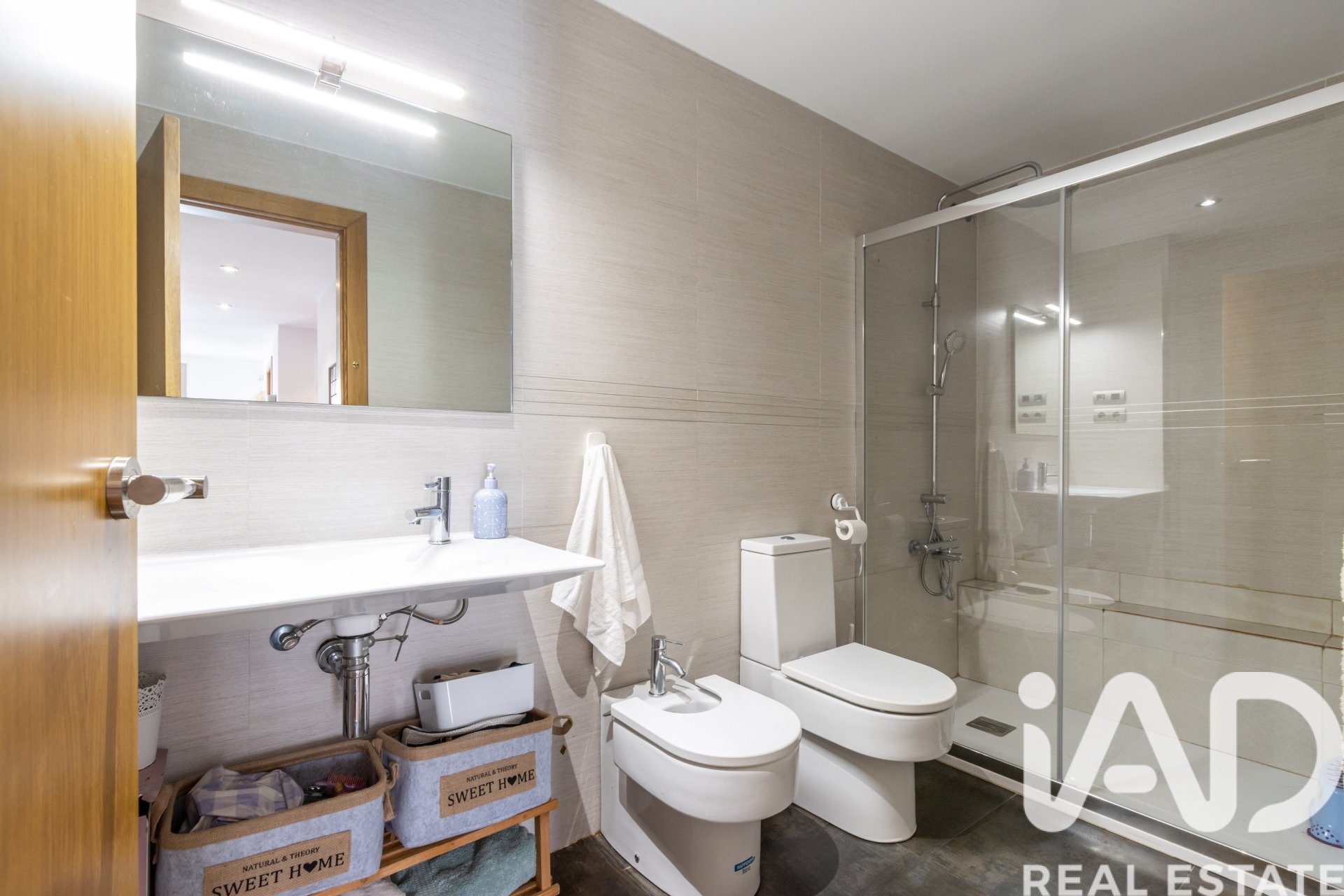 Radhus i Sant Cugat Del Valles, Barcelona, Spanien 4 sovrum, 274 kvm. Nr. 172405