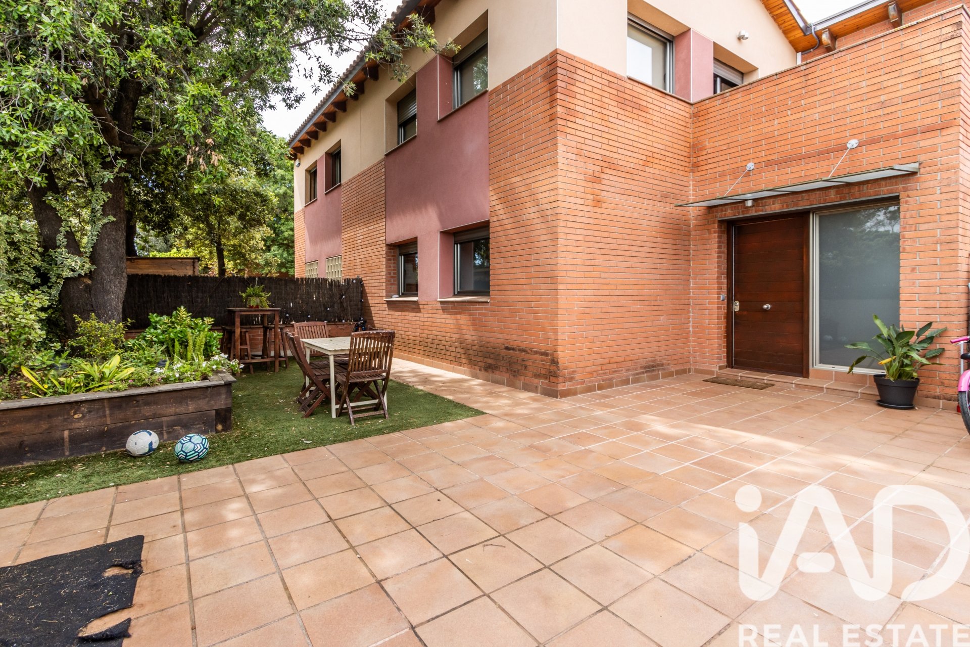 Radhus i Sant Cugat Del Valles, Barcelona, Spanien 4 sovrum, 274 kvm. Nr. 172405