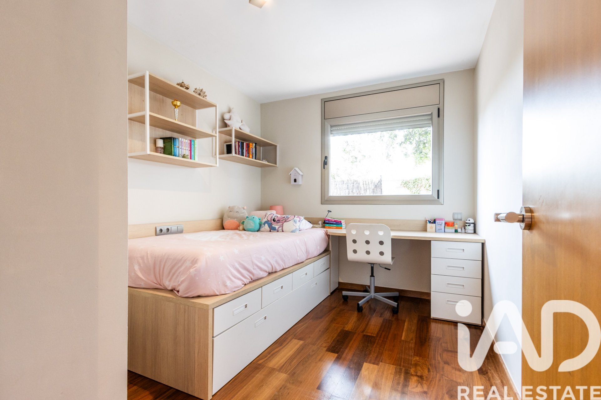 Radhus i Sant Cugat Del Valles, Barcelona, Spanien 4 sovrum, 274 kvm. Nr. 172405