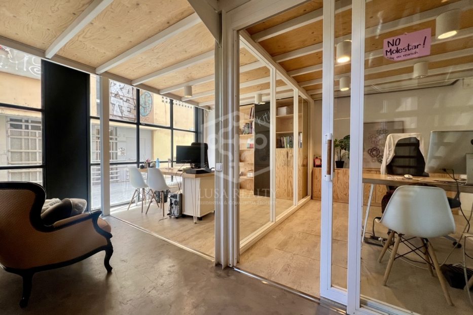 Commercial property à Barcelona, Espagne 184 m2 No. 133236