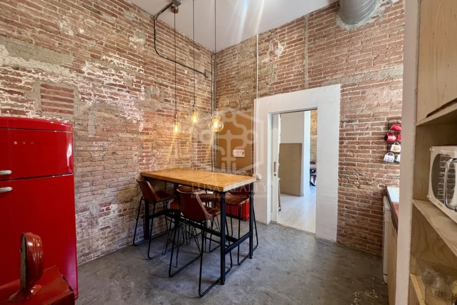 Commercial property à Barcelona, Espagne 184 m2 No. 133236