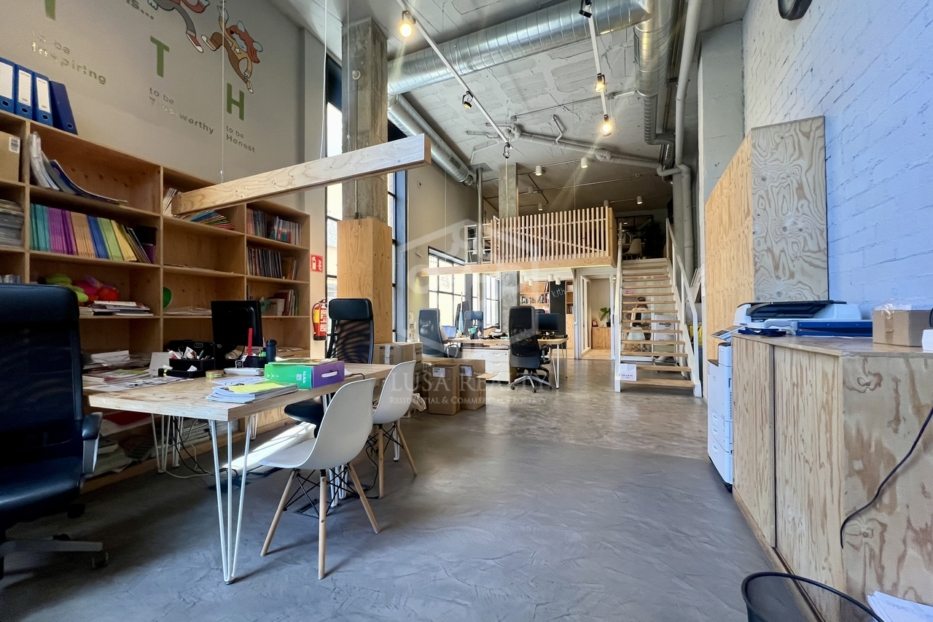 Commercial property à Barcelona, Espagne 184 m2 No. 133236