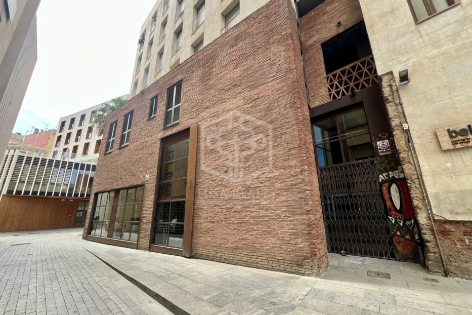 Commercial property à Barcelona, Espagne 184 m2 No. 133236