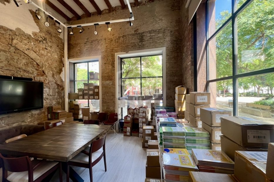 Commercial property à Barcelona, Espagne 184 m2 No. 133236