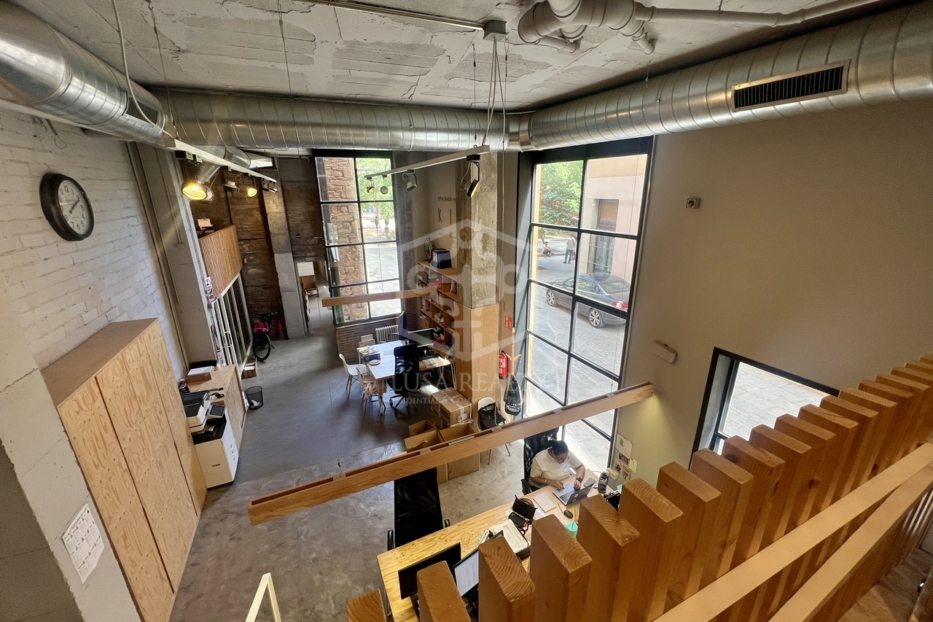 Commercial property à Barcelona, Espagne 184 m2 No. 133236