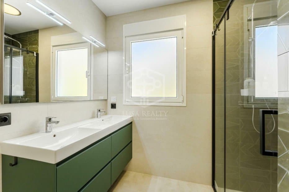 Villa en Adeje, Tenerife, España 5 dormitorios, 248 m2 No. 133239
