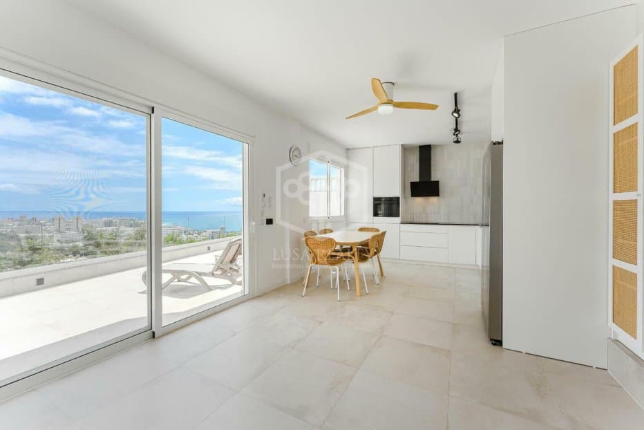 Villa en Adeje, Tenerife, España 5 dormitorios, 248 m2 No. 133239