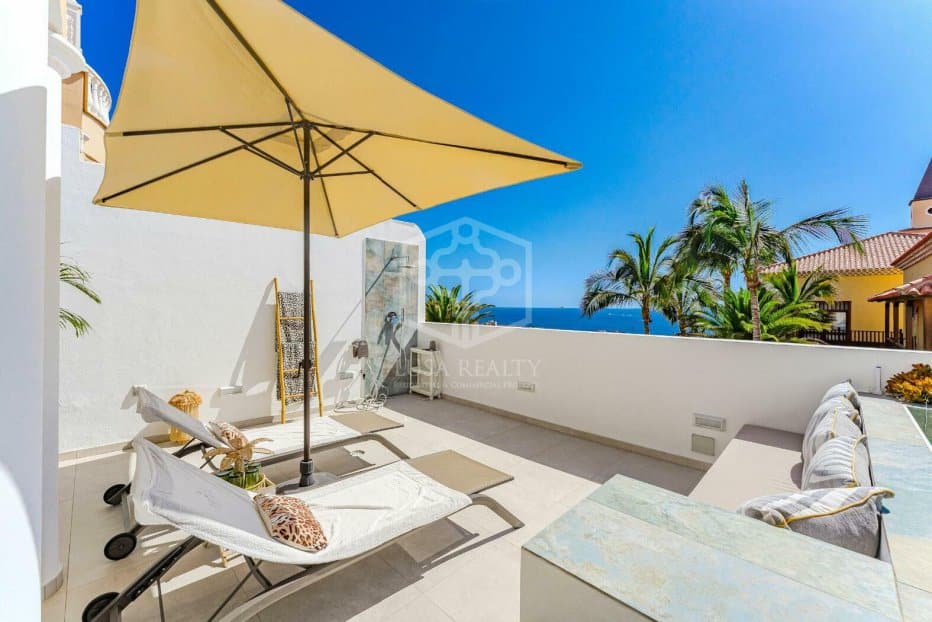 Villa in Adeje, Tenerife, Spain 3 bedrooms, 294 sq.m. No. 133240