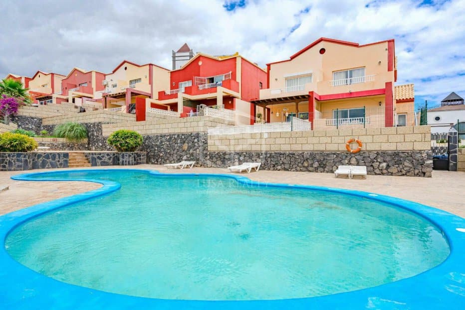 Villa in Adeje, Tenerife, Spain 3 bedrooms, 294 sq.m. No. 133240