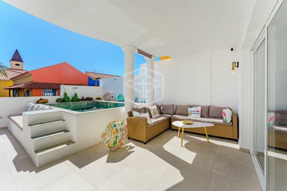 Villa in Adeje, Tenerife, Spain 3 bedrooms, 294 sq.m. No. 133240