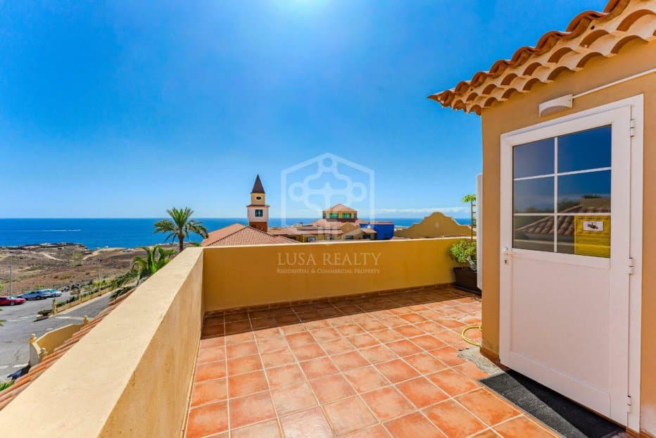 Villa in Adeje, Tenerife, Spain 3 bedrooms, 294 sq.m. No. 133240