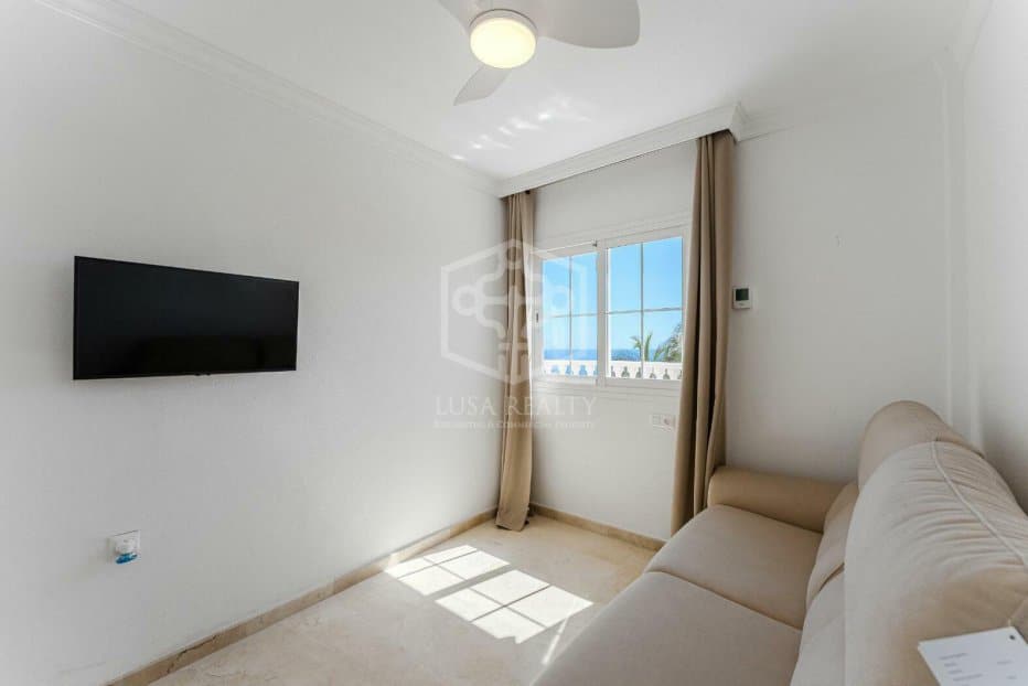 Villa in Adeje, Tenerife, Spain 3 bedrooms, 294 sq.m. No. 133240