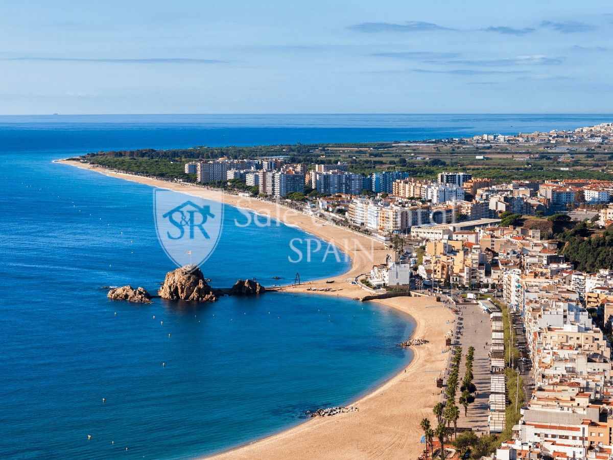 Land plot in Blanes, Girona, Spain 813 sq.m. No. 166446
