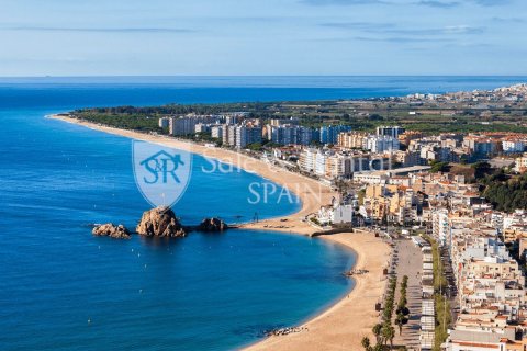 Zemes gabals Blanes, Girona, Spānijā 813 m2 Nr. 166446
