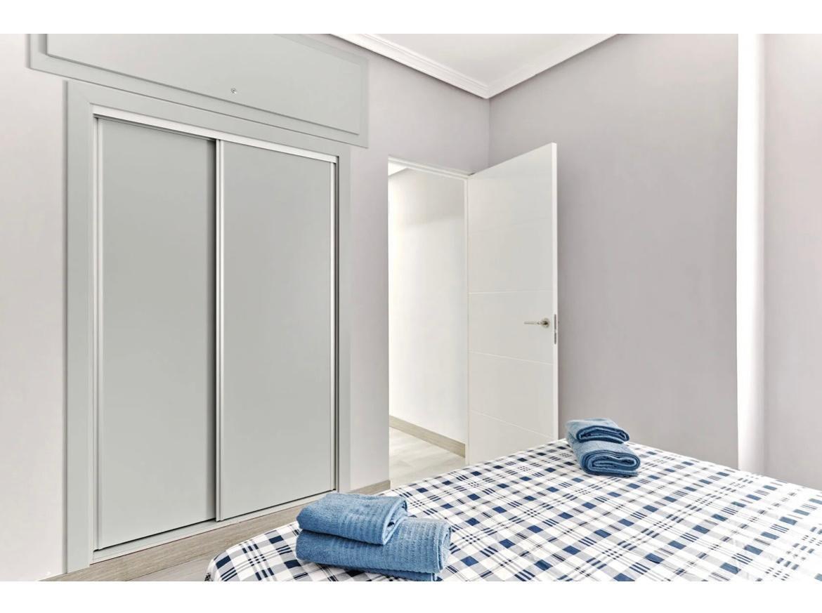 Apartment à Torrevieja, Alicante, Espagne 75 m2 No. 177505