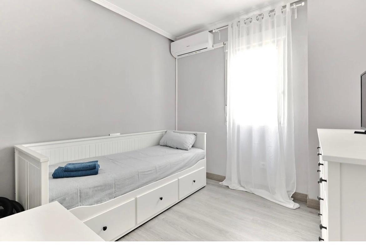 Apartment à Torrevieja, Alicante, Espagne 75 m2 No. 177505