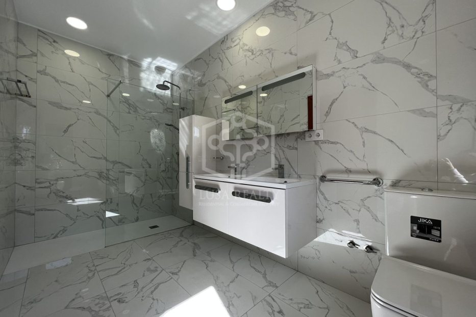 Villa in Barcelona, Spain 4 bedrooms, 600 sq.m. No. 138701