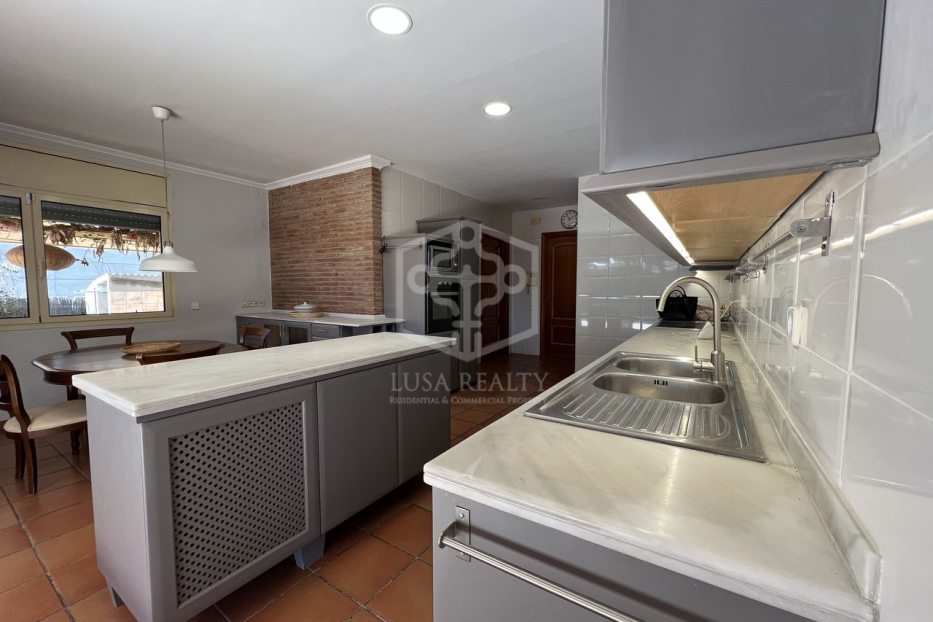 Villa in Barcelona, Spain 4 bedrooms, 600 sq.m. No. 138701