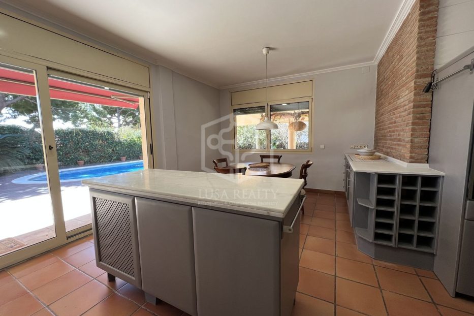 Villa in Barcelona, Spain 4 bedrooms, 600 sq.m. No. 138701