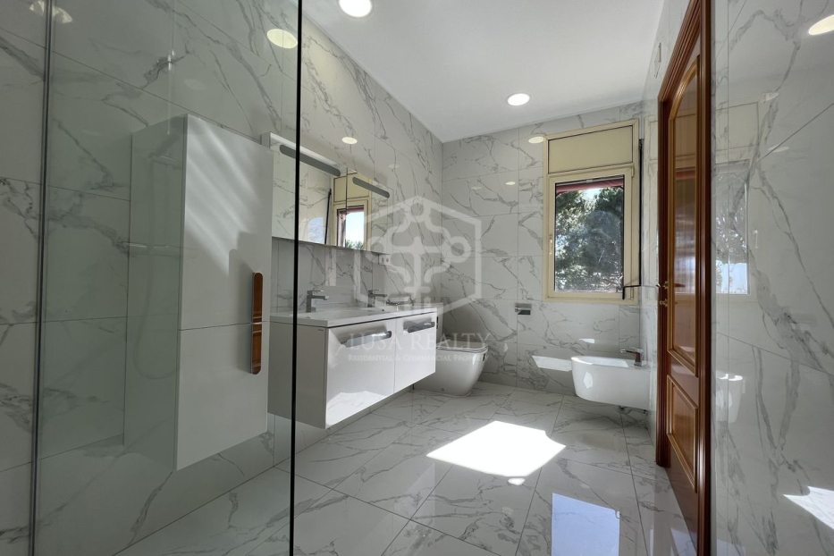 Villa in Barcelona, Spain 4 bedrooms, 600 sq.m. No. 138701