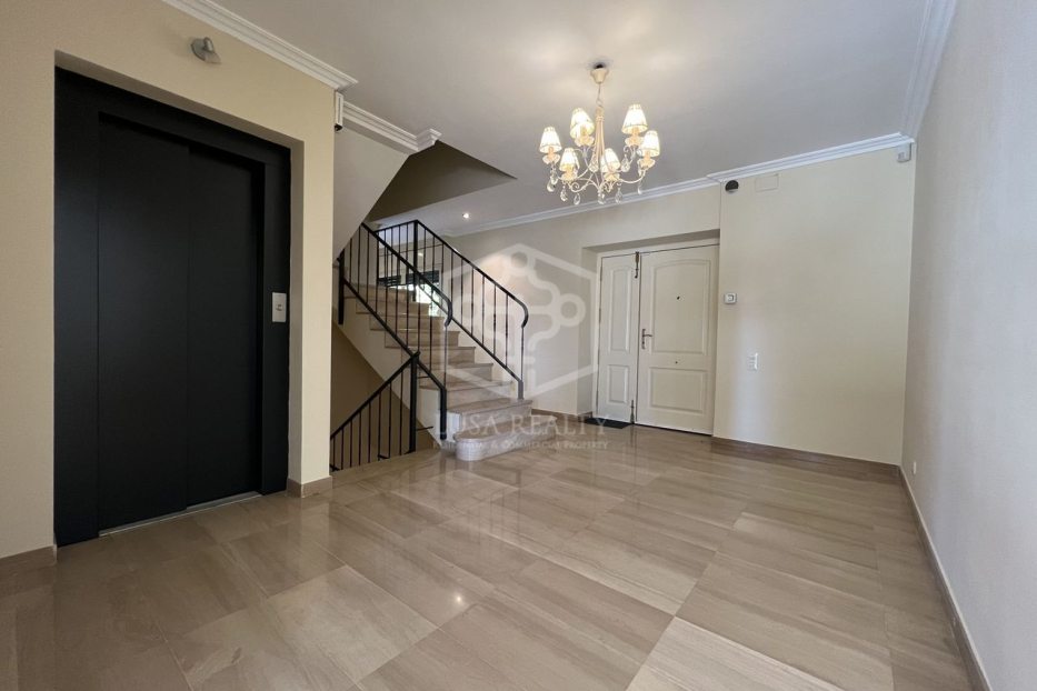 Villa in Barcelona, Spain 4 bedrooms, 600 sq.m. No. 138701