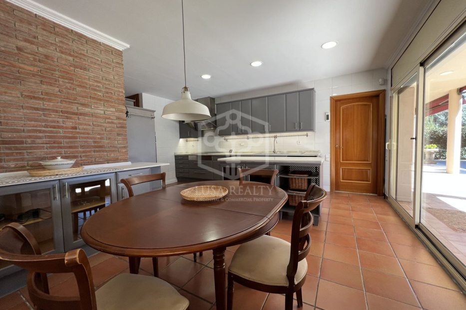 Villa in Barcelona, Spain 4 bedrooms, 600 sq.m. No. 138701