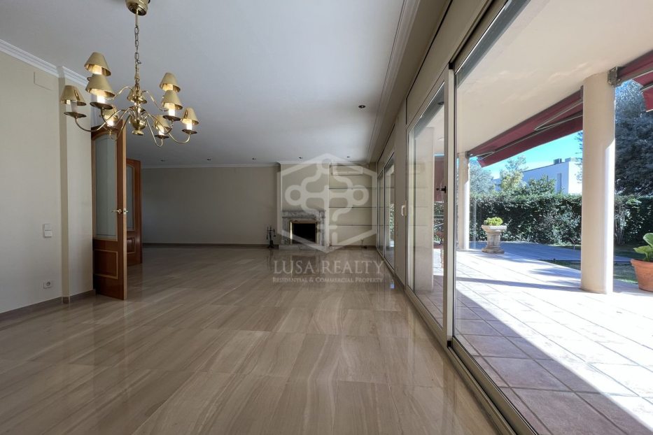 Villa in Barcelona, Spain 4 bedrooms, 600 sq.m. No. 138701