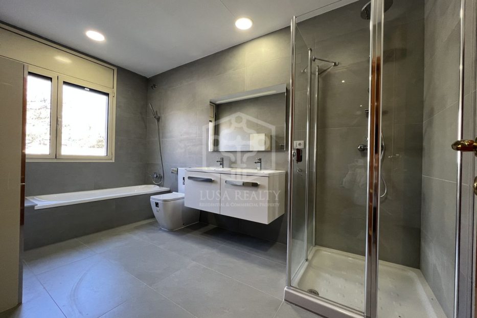 Villa in Barcelona, Spain 4 bedrooms, 600 sq.m. No. 138701