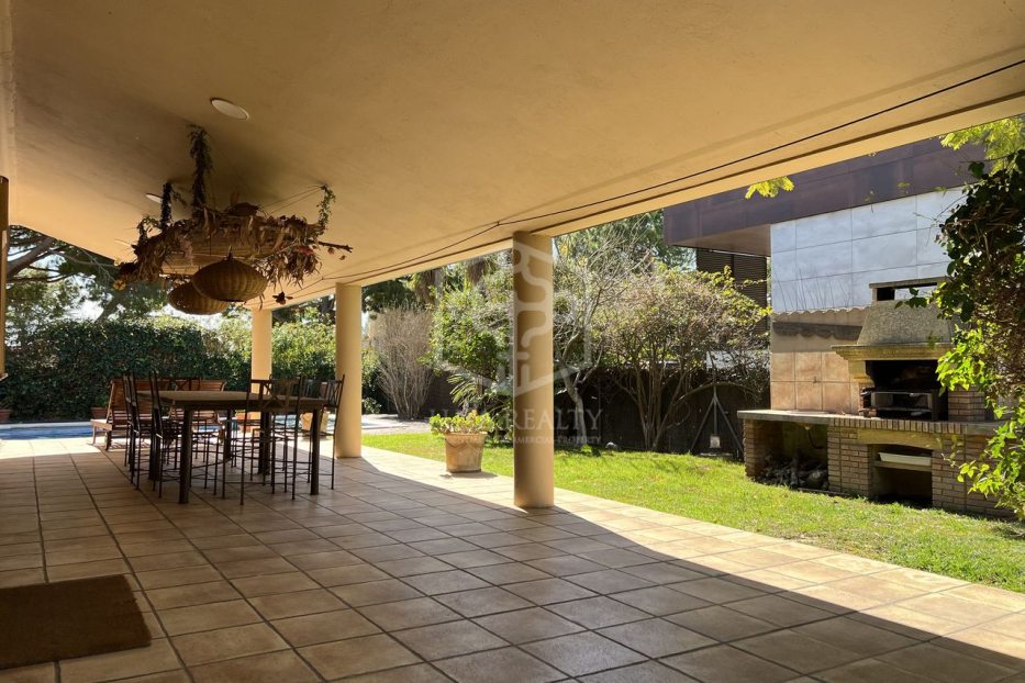 Villa in Barcelona, Spain 4 bedrooms, 600 sq.m. No. 138701
