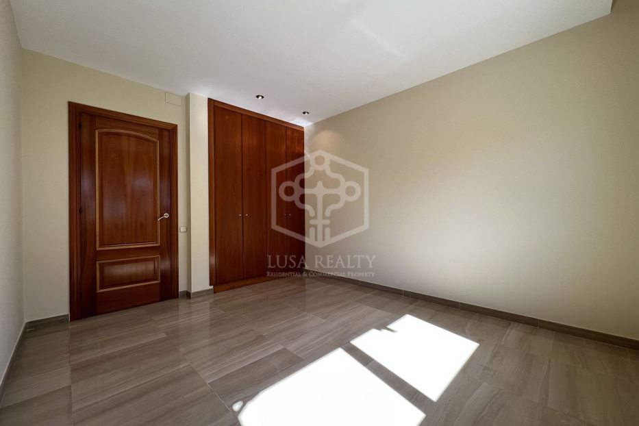 Villa in Barcelona, Spain 4 bedrooms, 600 sq.m. No. 138701