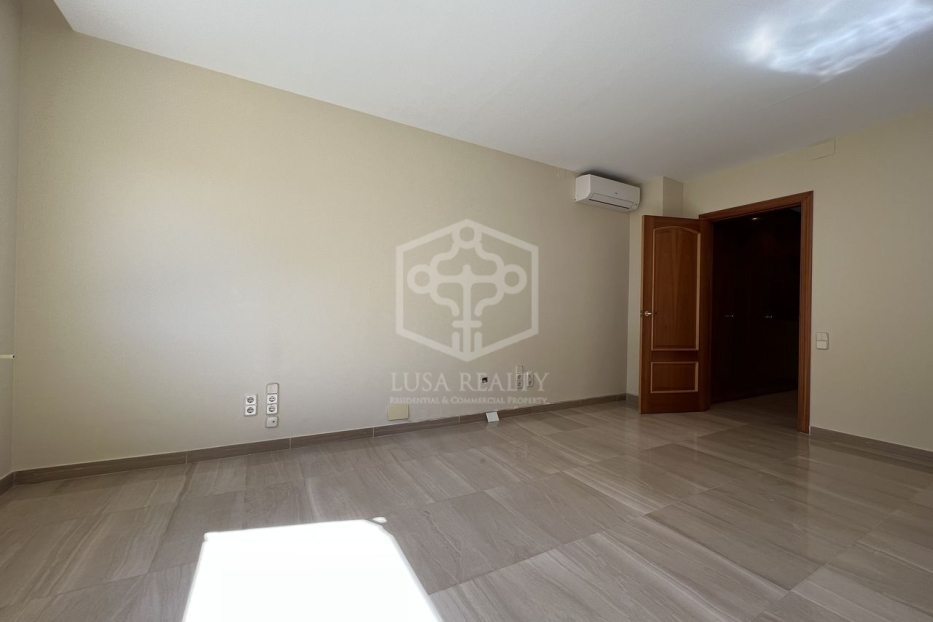 Villa in Barcelona, Spain 4 bedrooms, 600 sq.m. No. 138701