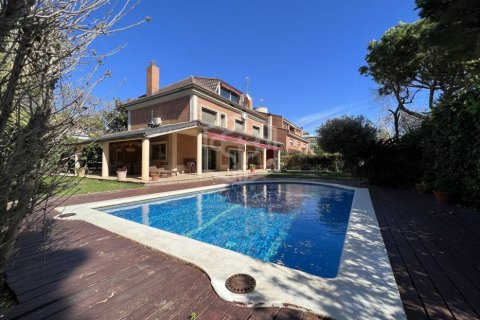 Villa in Barcelona, Spain 4 bedrooms, 600 sq.m. No. 138701
