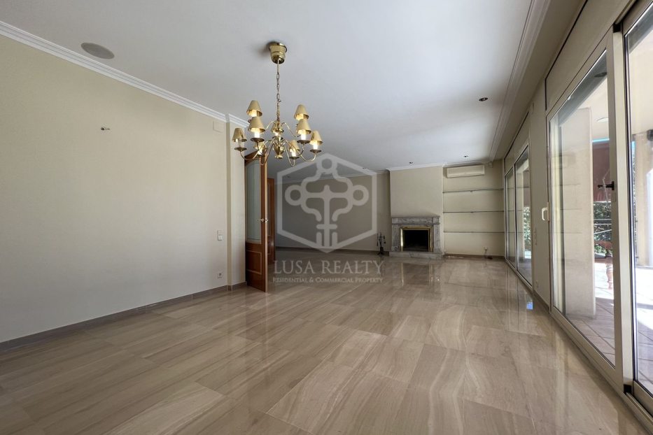 Villa in Barcelona, Spain 4 bedrooms, 600 sq.m. No. 138701