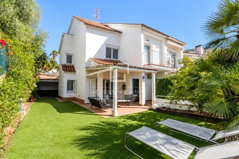 Villa in Sitges, Barcelona, Spain 4 bedrooms, 160 sq.m. No. 196235