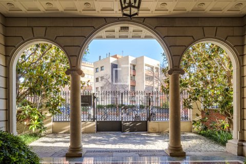 Dzīvoklis Barcelona, Spānijā 4 istabas, 256 m2 Nr. 196229