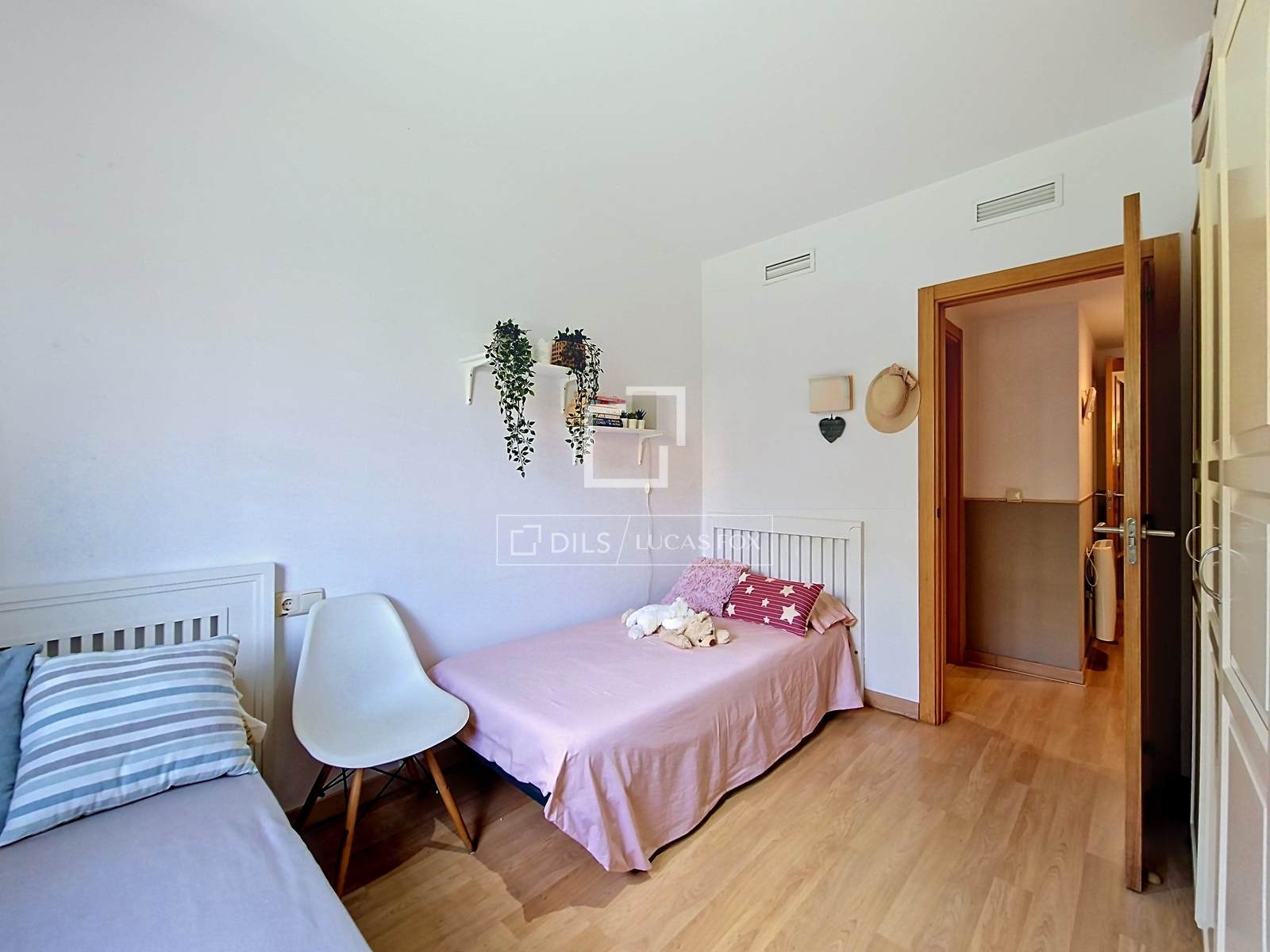 Dzīvoklis Cubelles, Barcelona, Spānijā 4 istabas, 120 m2 Nr. 196231