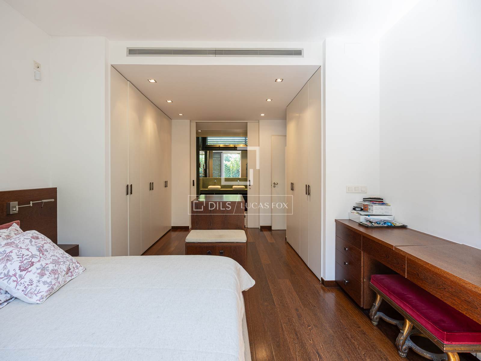 Villa a Barcelona, Spagna 4 camere da letto, 285 mq. N° 196234