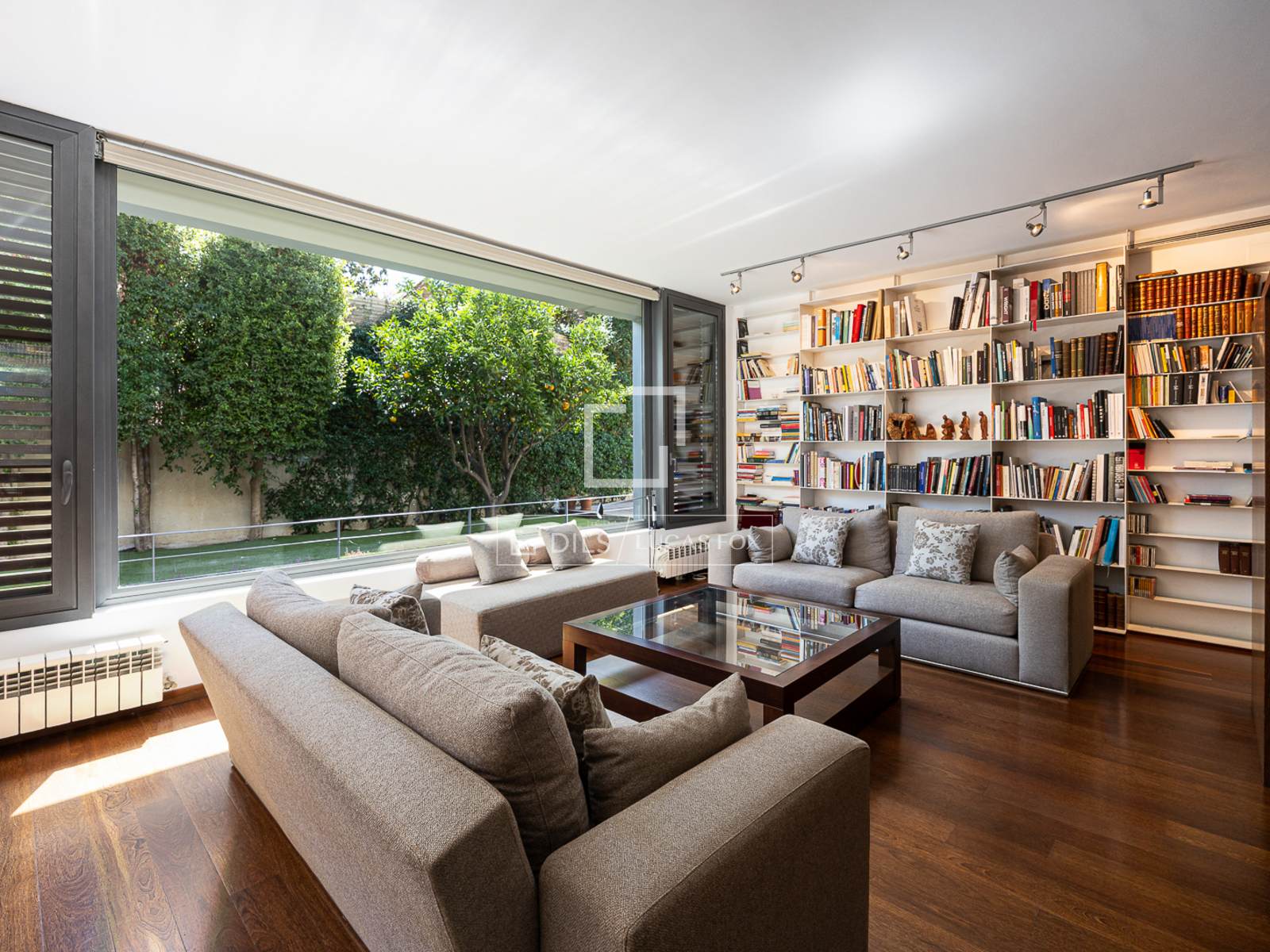 Villa a Barcelona, Spagna 4 camere da letto, 285 mq. N° 196234